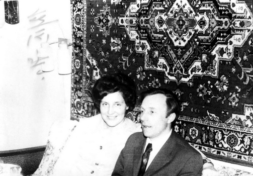 Старая квартира семьи Жильцовых - Жильцов Вячеслав Васильевич и Жильцова Галина Анатольевна в середине 1970-х годов
